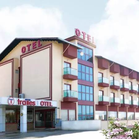 Tralles מלון איידן