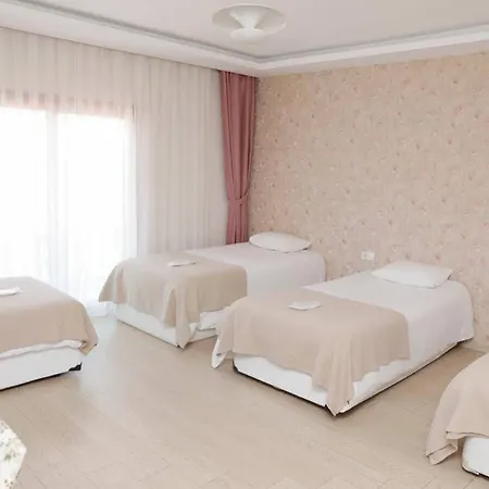 Hotel Tralles 3*